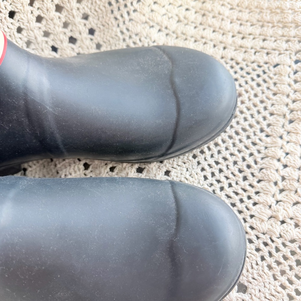Hunter Women's Short Rain Boots in Black with Red Trim - Picture 3 of 7